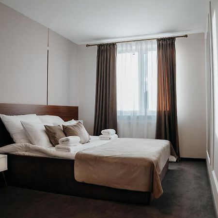 Hotel Resident Nowa Sarzyna Bagian luar foto