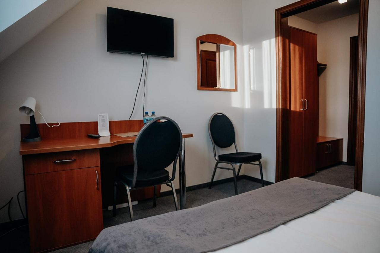 Hotel Resident Nowa Sarzyna Bagian luar foto