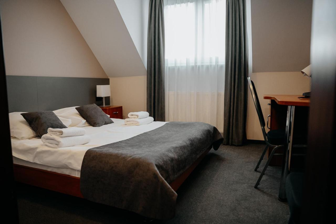 Hotel Resident Nowa Sarzyna Bagian luar foto