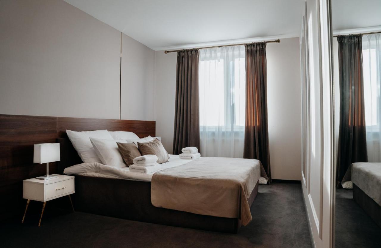 Hotel Resident Nowa Sarzyna Bagian luar foto