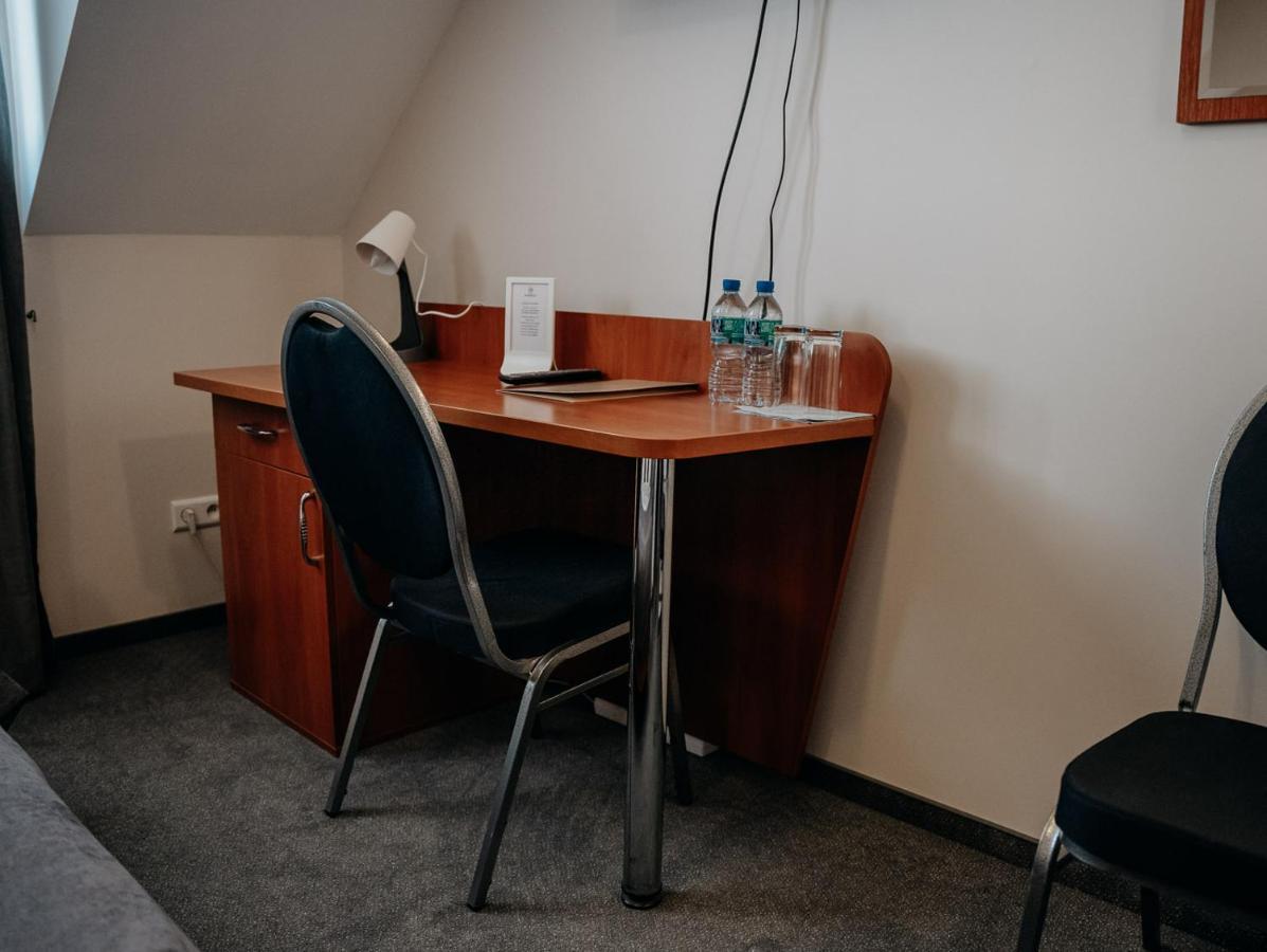 Hotel Resident Nowa Sarzyna Bagian luar foto
