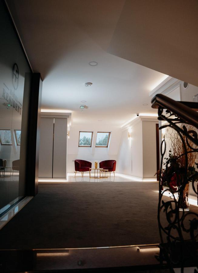 Hotel Resident Nowa Sarzyna Bagian luar foto
