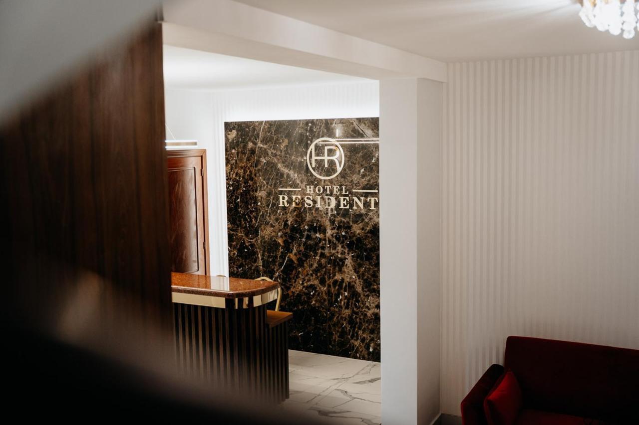 Hotel Resident Nowa Sarzyna Bagian luar foto